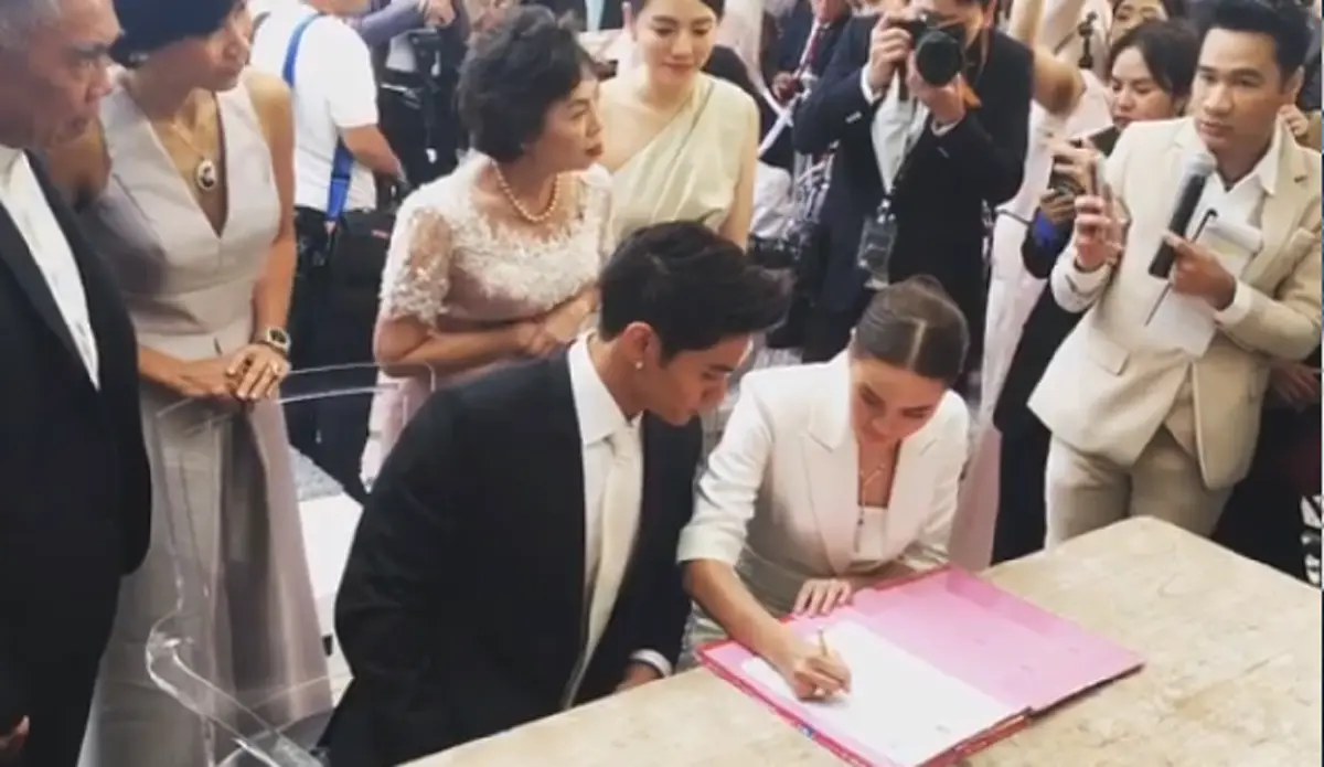 ปิดฉากเจ้าสาวผู้อาภัพ "มิกกี้ จูงมือ เจนี่" ฝ่ามรสุมชีวิต สู่วินาทีรักลงล็อก รู้จักเจ้าบ่าวหมาดๆ อายุไม่ใช่อุปสรรค