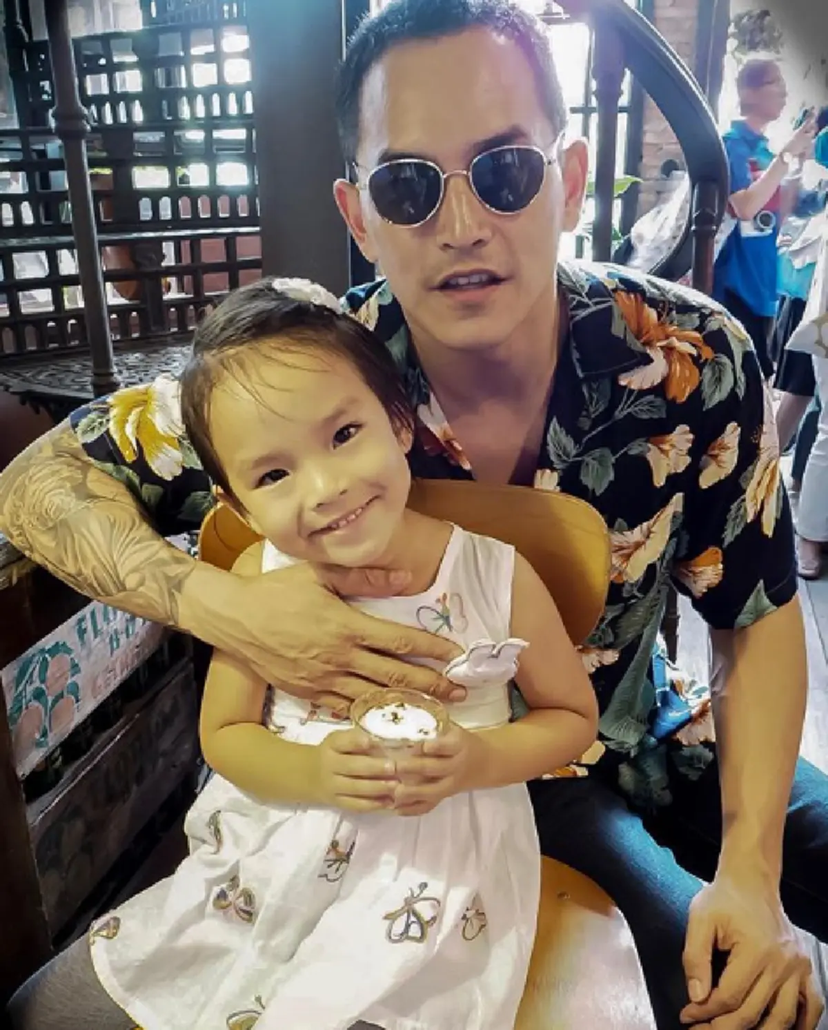 ไทม์ไลน์รัก สุดยื้อ "แอฟ - สงกรานต์" 2 ปีแห่งความอึดอัด ก่อนฝ่ายชายเดินหน้าปิดฉากขอไล่ตามฝัน