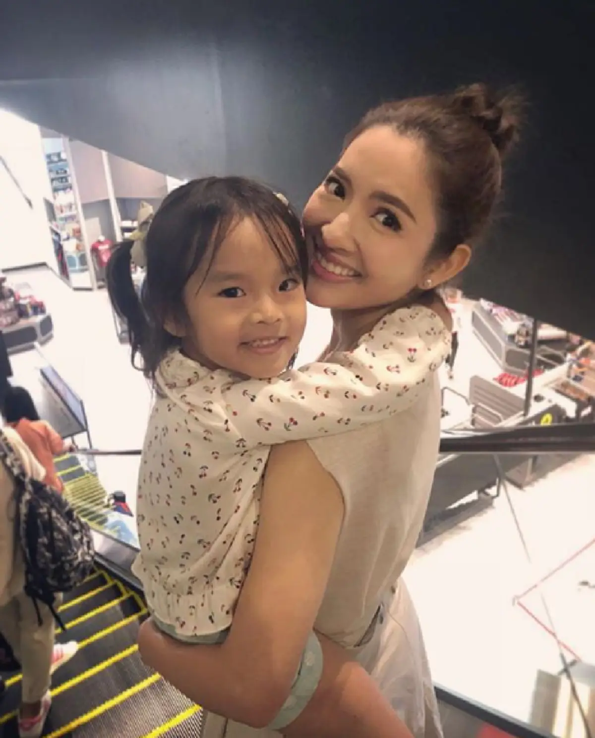 ไทม์ไลน์รัก สุดยื้อ "แอฟ - สงกรานต์" 2 ปีแห่งความอึดอัด ก่อนฝ่ายชายเดินหน้าปิดฉากขอไล่ตามฝัน