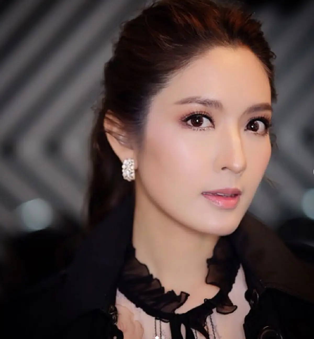 ไทม์ไลน์รัก สุดยื้อ "แอฟ - สงกรานต์" 2 ปีแห่งความอึดอัด ก่อนฝ่ายชายเดินหน้าปิดฉากขอไล่ตามฝัน