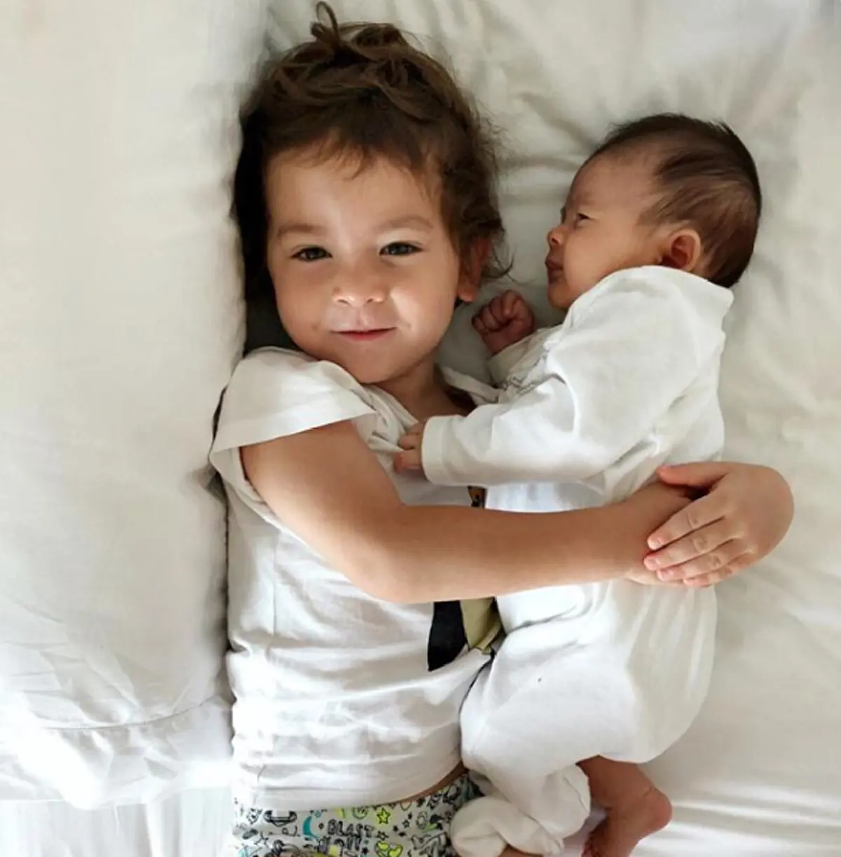 ฉายแววหล่อตั้งแต่เด็ก "น้องลูก้า" ลูกชาย "พอลล่า เทเลอร์" หล่อสะกดทุกสายตาแบบนี้ใครจะอดใจไหว