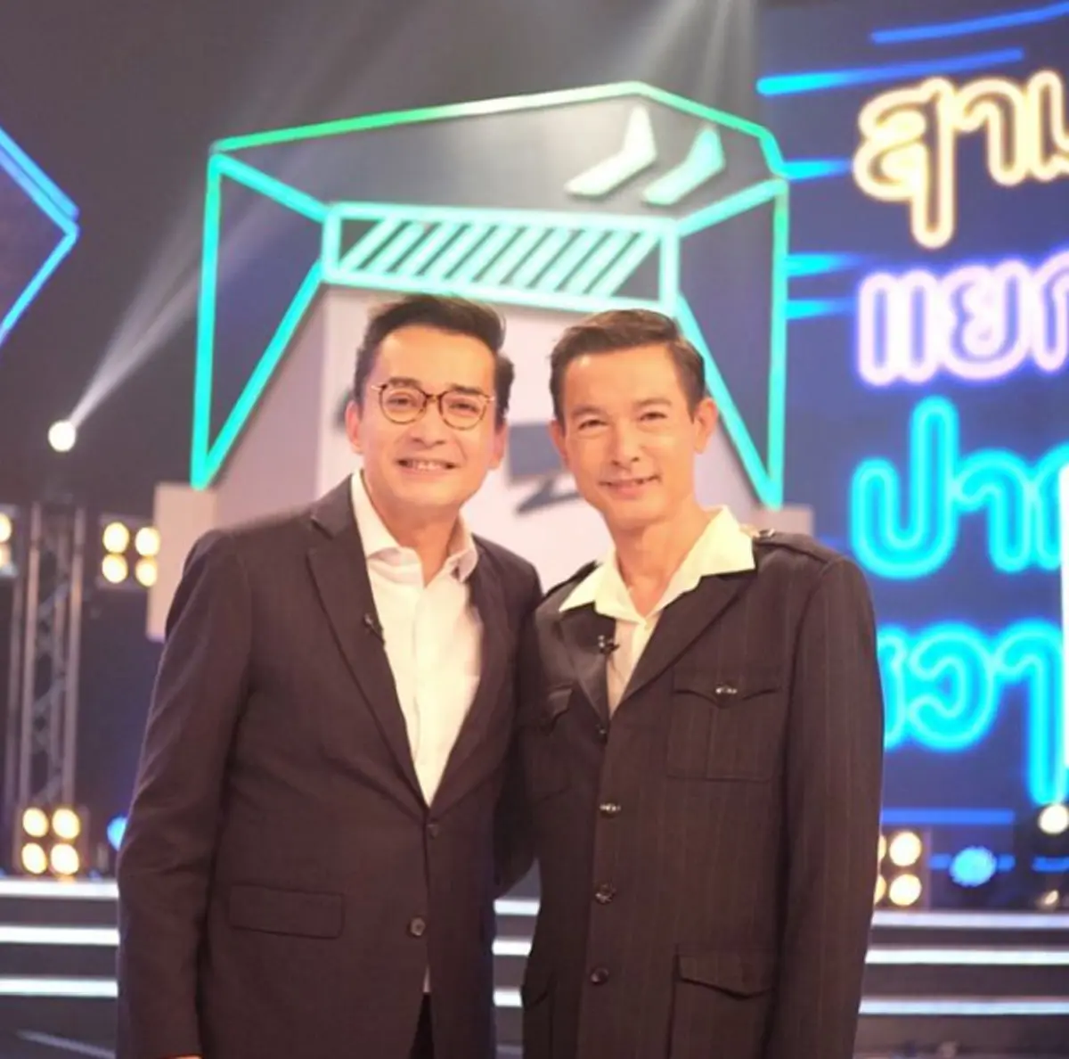 แฟนคลับร่วมจัดดอกไม้รอบเมรุ ร่วมอาลัย"โอ วรุฒ" ครั้งสุดท้าย "แม่อรพิน" ฝันเห็นลูกชายยิ้มแย้ม ปีนรั้วมาหาที่บ้าน