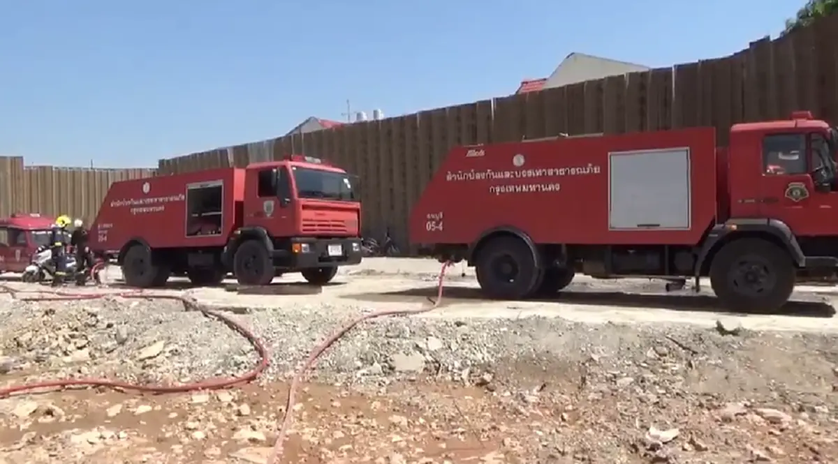 ซ้ำอีกครั้ง! เกิดเพลิงไหม้โรงงานหมวกกันน็อก ย่านท่าข้าม ติดกับตัวอาคารครั้งก่อน คาดเกิดจากเครื่องบำบัดสี (คลิป)