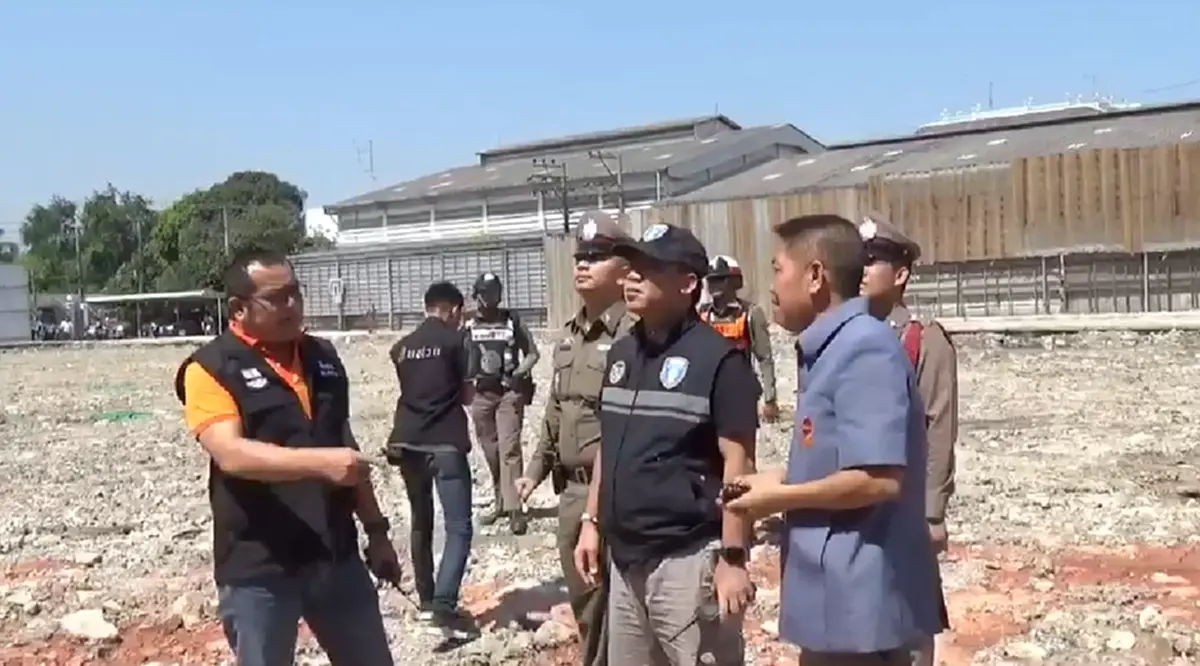 ซ้ำอีกครั้ง! เกิดเพลิงไหม้โรงงานหมวกกันน็อก ย่านท่าข้าม ติดกับตัวอาคารครั้งก่อน คาดเกิดจากเครื่องบำบัดสี (คลิป)