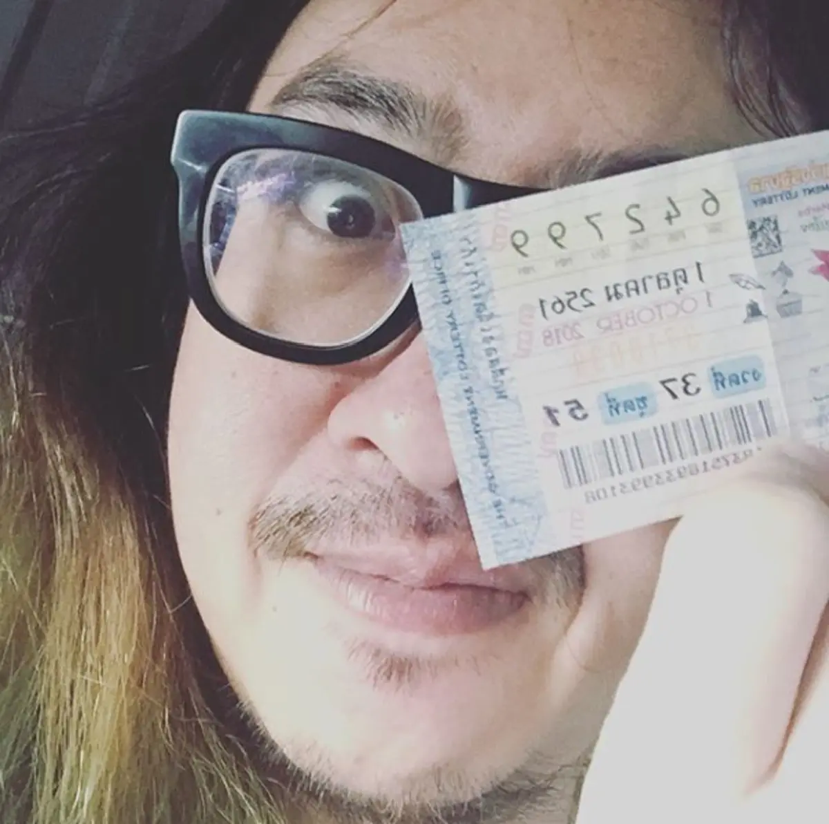 รวยอีกแล้ว! "สอง พาราด็อกซ์" ตอบแล้วทำไมถึงถูกหวยบ่อย แจกเคล็ดลับเด็ดให้แฟนคลับ งวดนี้รับทรัพย์เบาๆ 30 ใบ