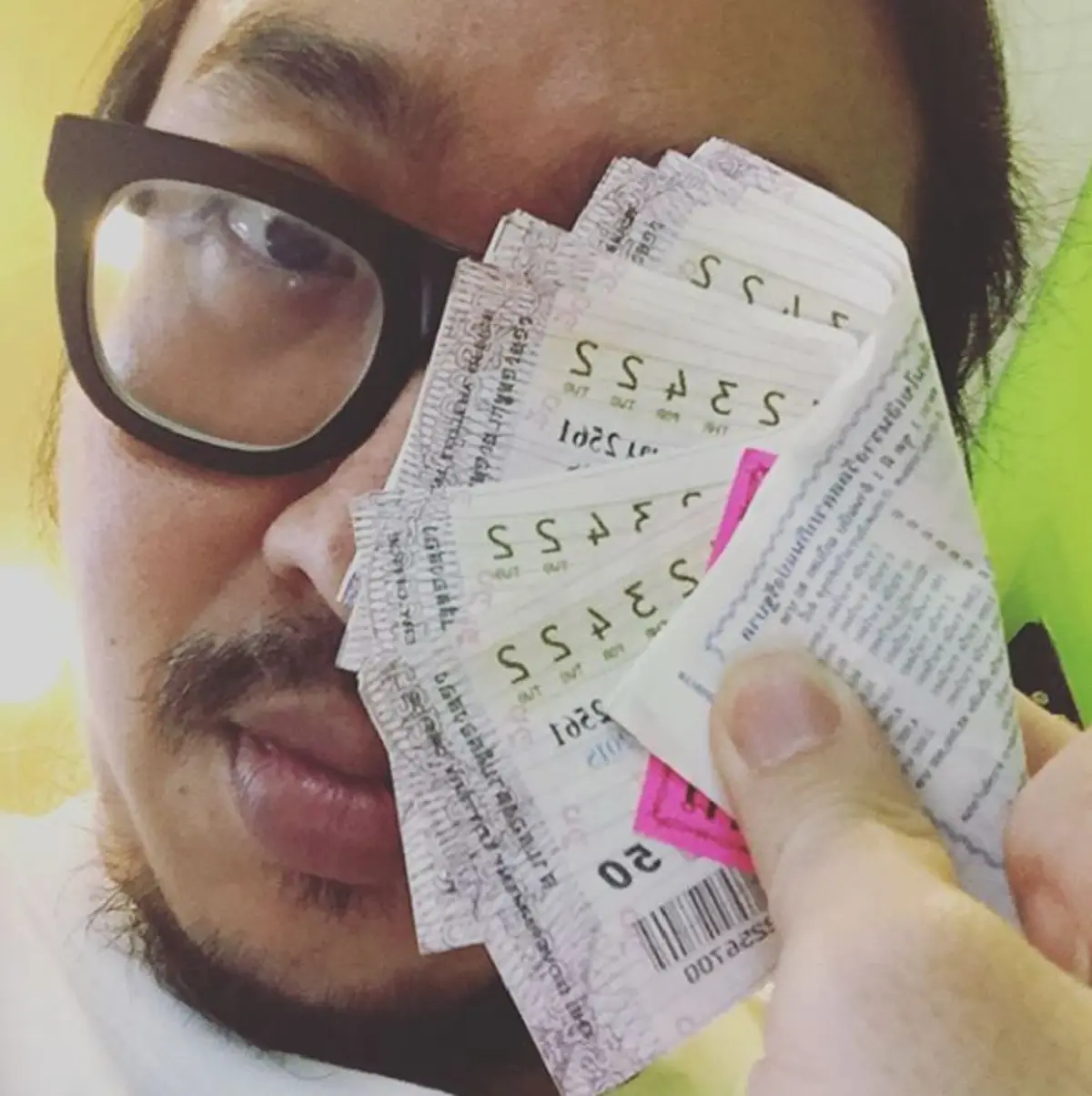 รวยอีกแล้ว! "สอง พาราด็อกซ์" ตอบแล้วทำไมถึงถูกหวยบ่อย แจกเคล็ดลับเด็ดให้แฟนคลับ งวดนี้รับทรัพย์เบาๆ 30 ใบ