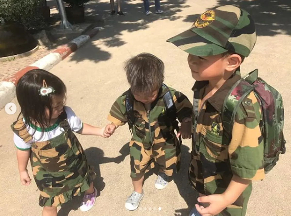 "น้องไนร่า" รีบวิ่งมาโอ๋ "น้องเอเดน" อย่างเร็ว หลังเห็นน้องล้มหัวกระแทก ชาวเน็ตเม้นต์ชื่นชมเพียบ