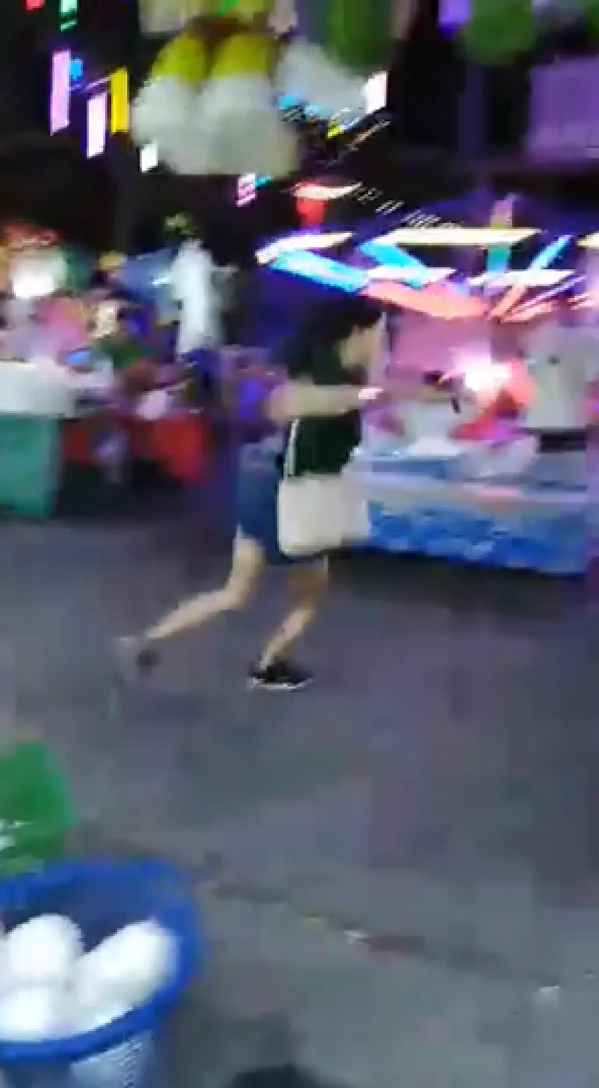 ดราม่ายังไม่จบ! ลูกค้าสาวไม่ยอม หลังอ้างโดนโกงเกมส์ปาแก้ว ล่าสุดย้อนทำร้ายคนในร้าน(คลิป)