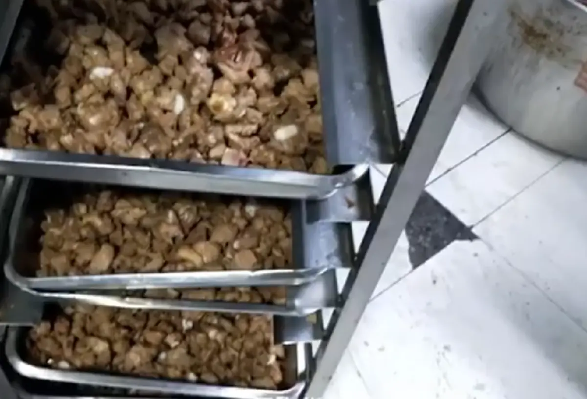 สื่อจีนแฉขั้นตอนการทำข้าวกล่องราคาถูก ที่ผลิตส่งออกวันละ 400,000 ห่อ