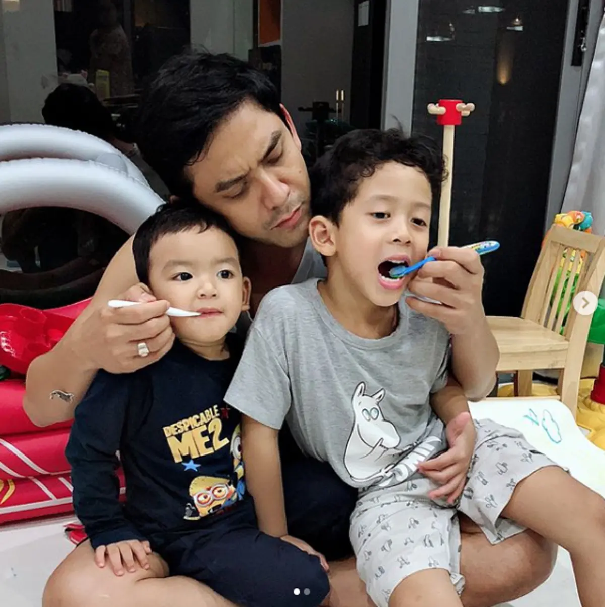 "เอ๋ พรทิพย์" เปิดเอ็มวีเพลงตอนพบรักกับสามี "ป๋อ ณัฐวุฒิ" ให้ลูกดู จากวันนั้นถึงวันนี้ลูก 2 แล้วนะ