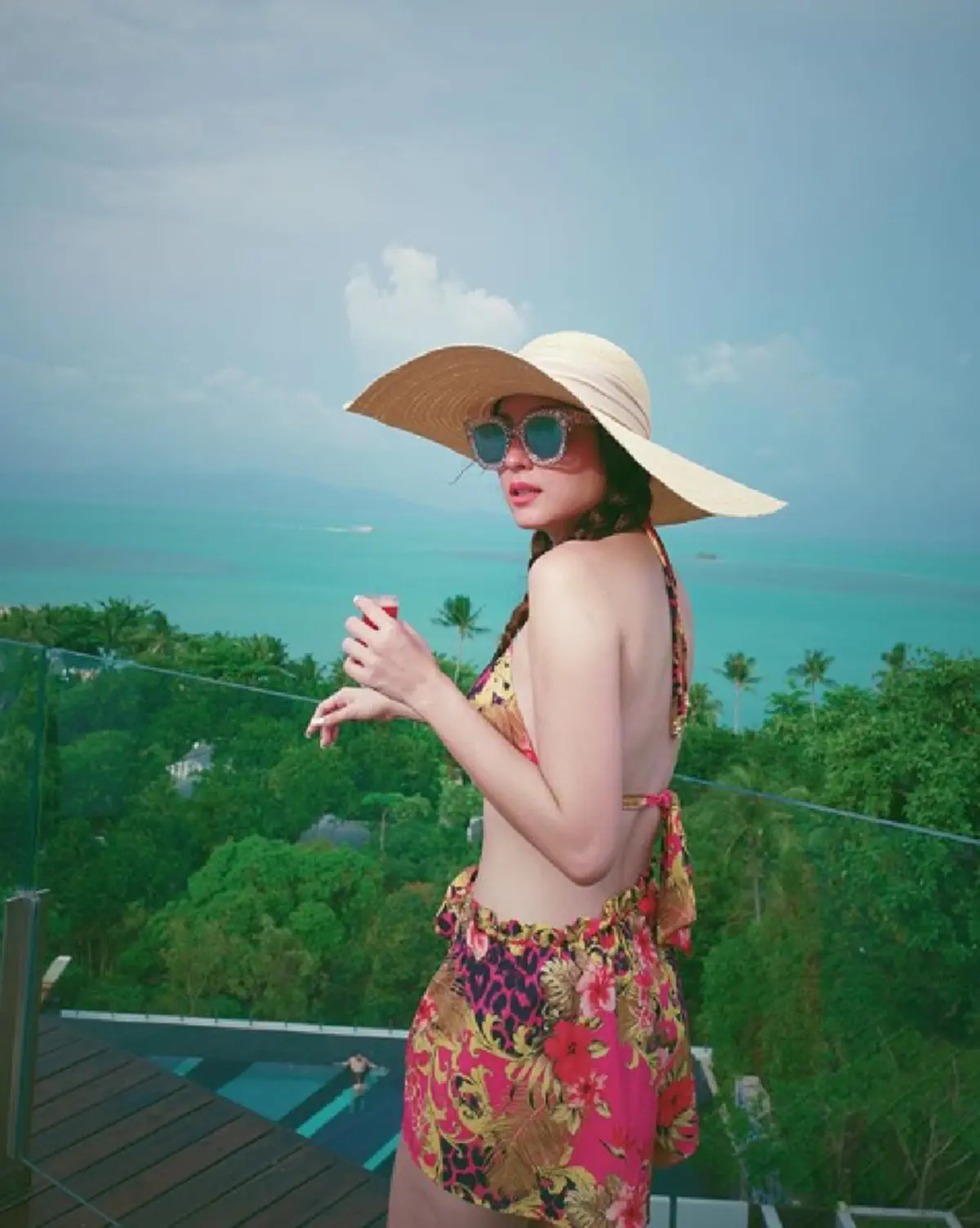 "ขวัญ อุษามณี" อวดหุ่นแซ่บในชุดบิกีนี่ ยืนยันไม่ได้ป่องแน่นอน