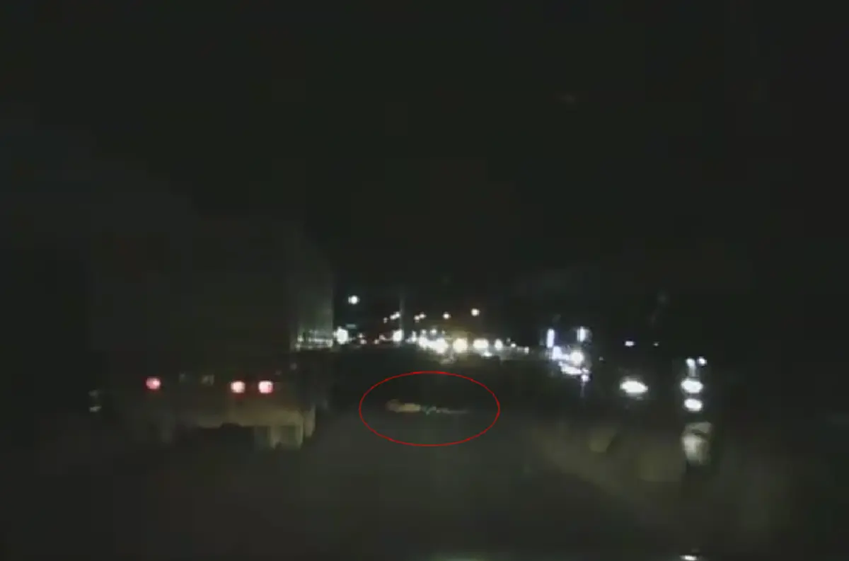 ตร.รวบตัวหนุ่มเมานอนขวางถนน ลงโทษปรับ 500 บาท