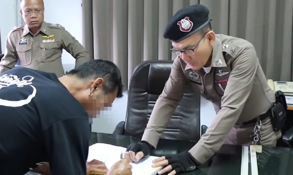 ตร.รวบตัวหนุ่มเมานอนขวางถนน ลงโทษปรับ 500 บาท