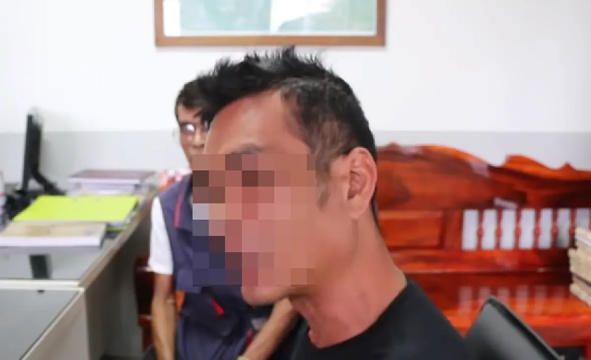 ตร.รวบตัวหนุ่มเมานอนขวางถนน ลงโทษปรับ 500 บาท