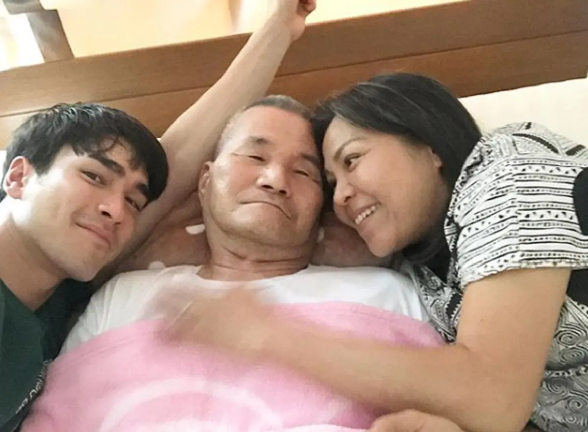 คุณแม่แก้วโพสต์ไอจี “ณเดชน์ คูกิมิยะ” ทำหน้าที่ลูกที่ดีดูแลคุณพ่อ แฟนคลับคอมเม้นต์แซวได้ลูกสาว