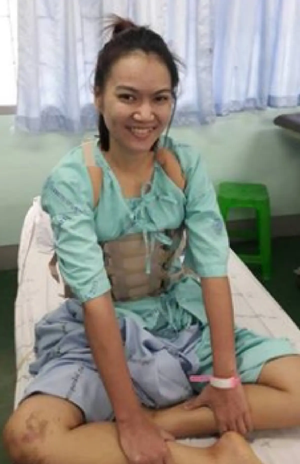 พยาบาลสาวนั่งวีลแชร์ เล่าเส้นทางชีวิตต้องสู้ สุดประทับใจ ได้รับโอกาสจาก \"สมเด็จพระเทพฯ \" เรียนต่อจนจบ