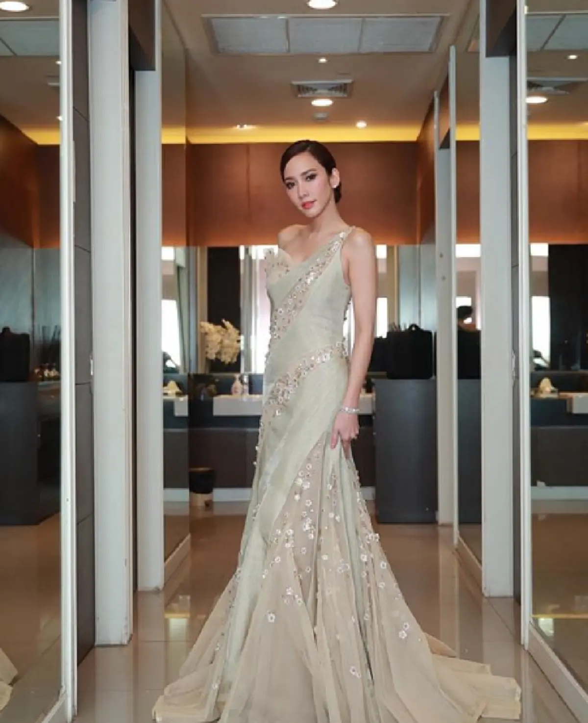 "พระองค์หญิงสิริวัณณวรีฯ"  ทรงประทานชุดราตรีพิเศษ ให้ "อั้ม พัชราภา" สวมใส่ออกงาน