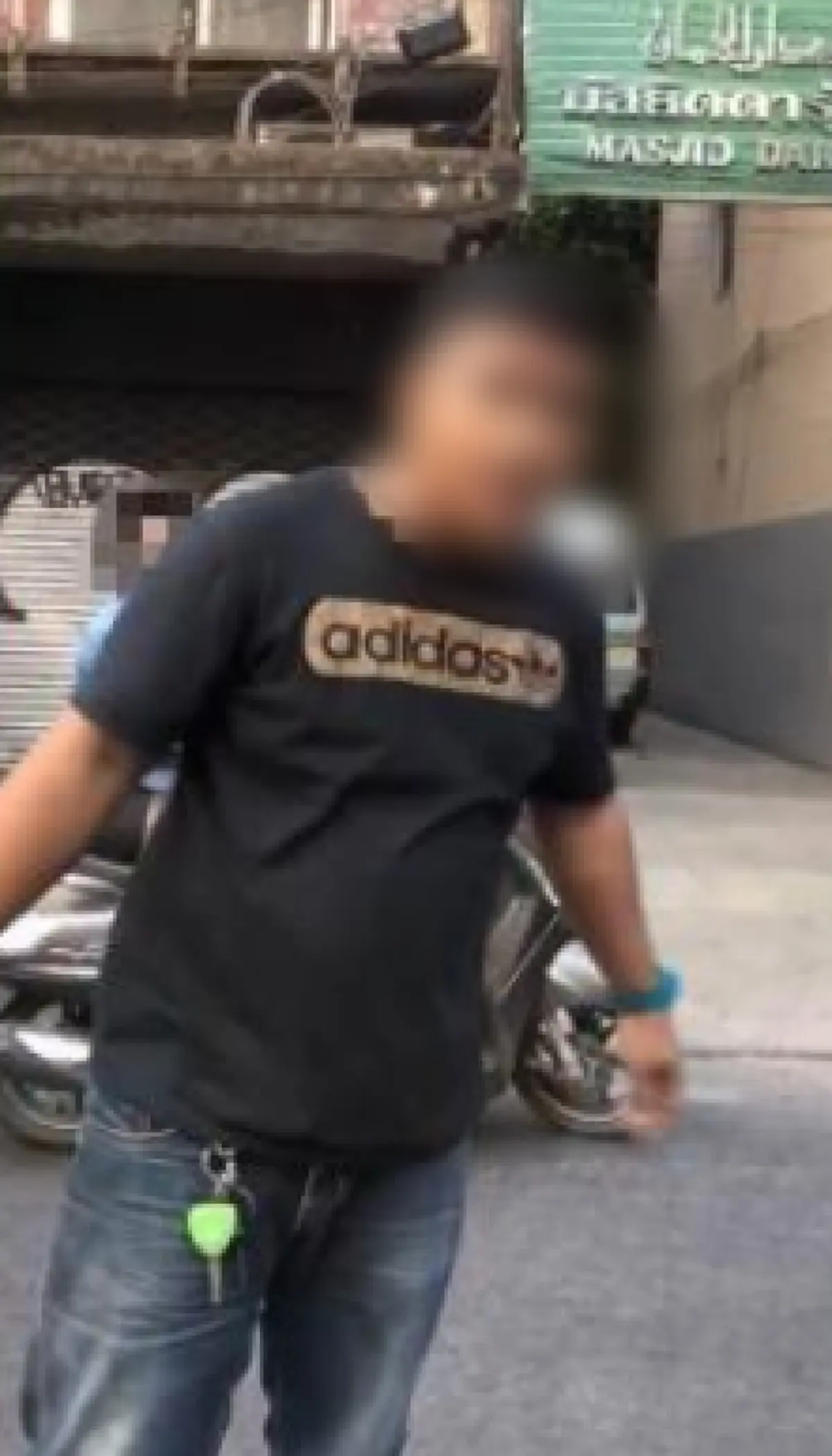 สาวอ้าง โดนสิบล้อหัวร้อนขู่ ด่าหยาบ ถืออาวุธเข้าทำร้าย คาดแค่ไม่ให้ขับรถปาดเข้าเลน