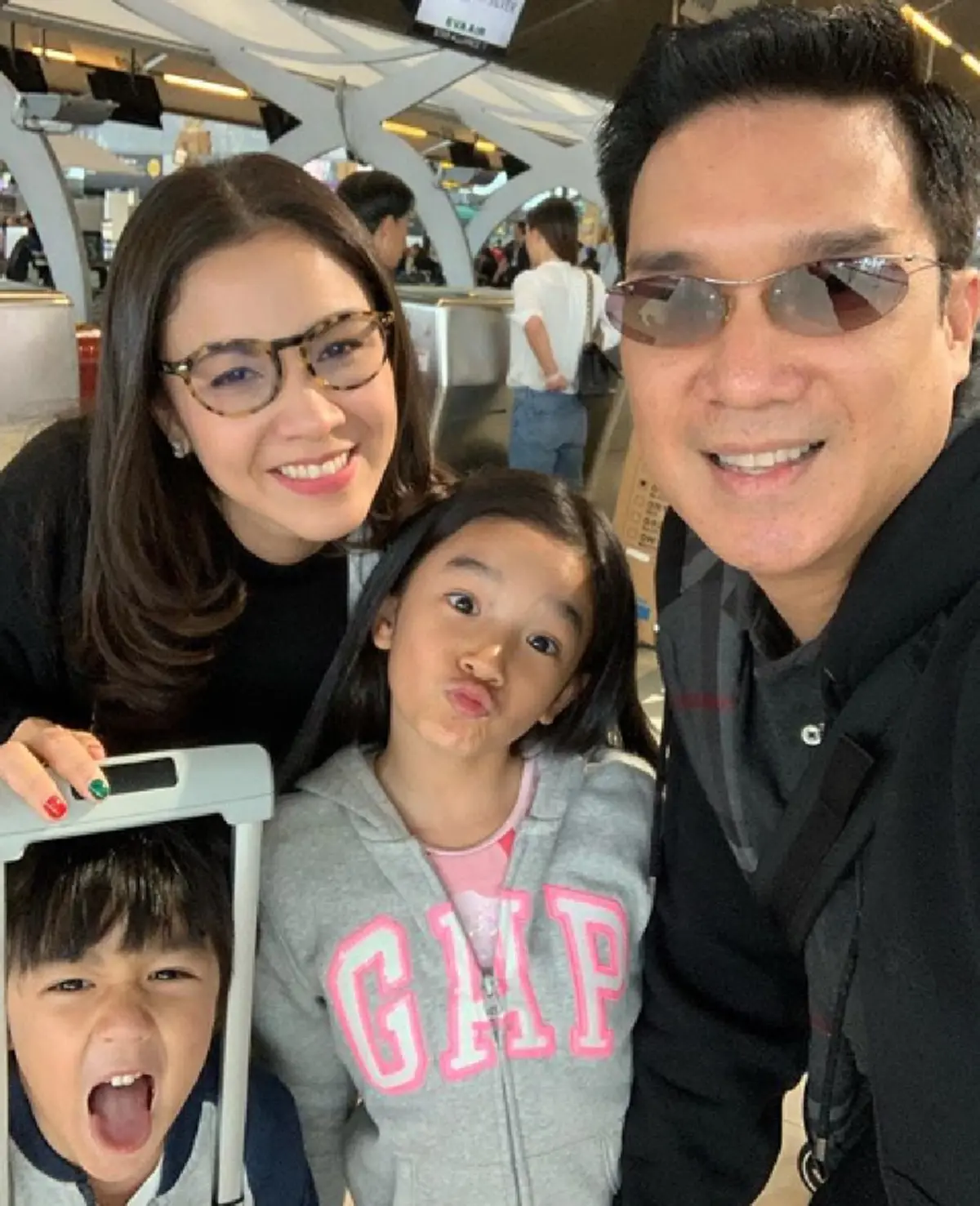 " กบ สุวนันท์  " เล่าโมเมนต์ แสนพิเศษ ที่มีต่อ " น้องณดา - น้องณดล "  8 ปีไม่เคยหลับสนิท