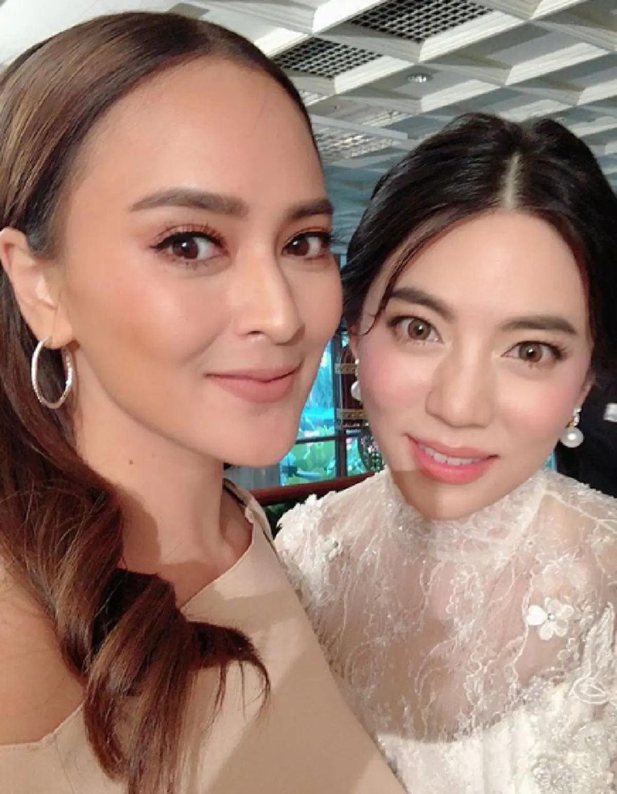 "แจนนิส" น้องสาว "เจนี่" จูงมือแฟนหนุ่มเข้าพิธีแต่งงาน บรรยากาศชื่นมื่นหรูหราไม่แพ้งานพี่สาว