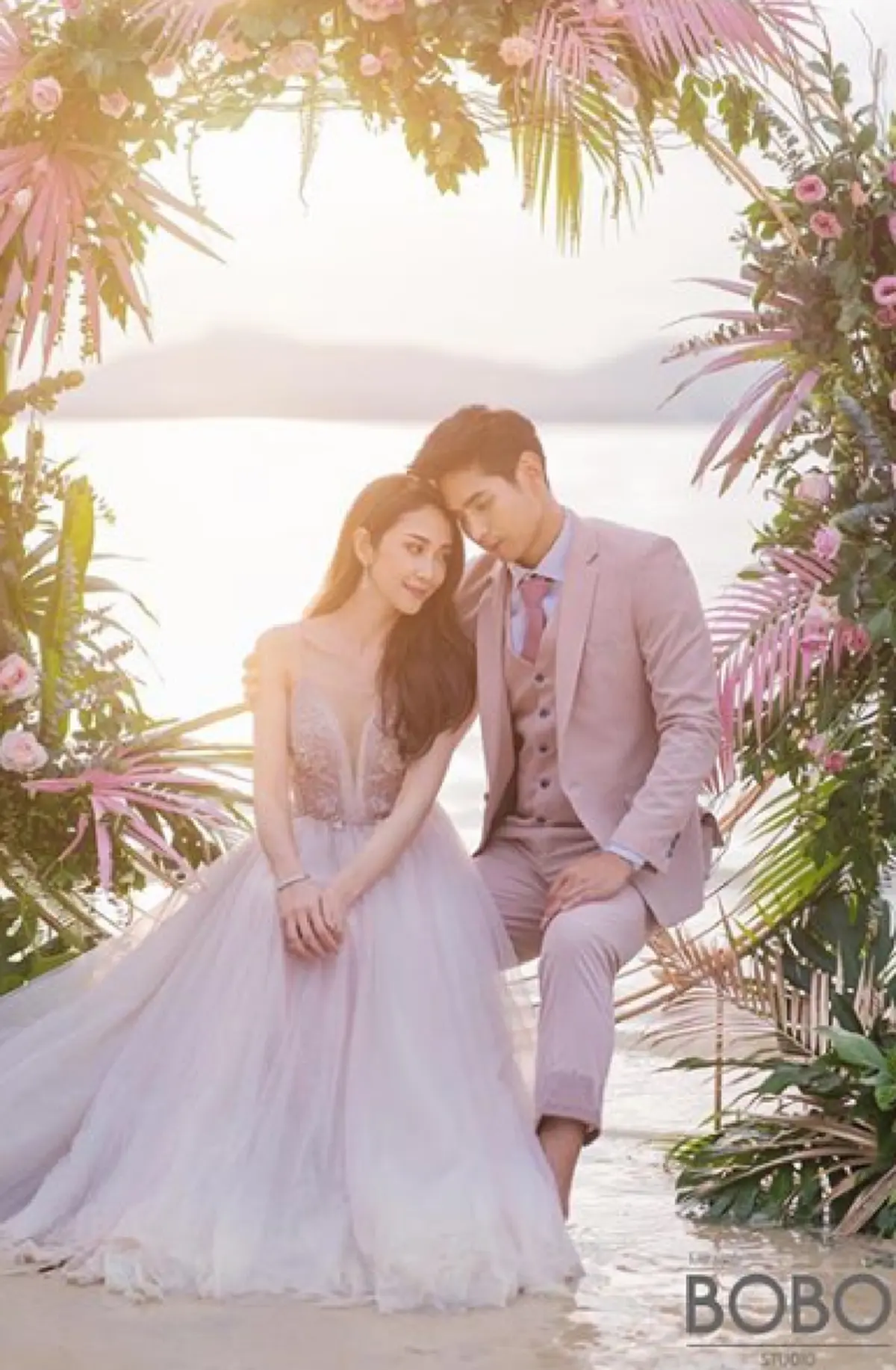 ภาพพรีเวดดิ้ง   \"ยุ้ย - ธันญ์ \" ภูเก็ต พร้อมการ์ดแต่งงานเรียบแต่โก้ คู่ควรรัก 5 ปี