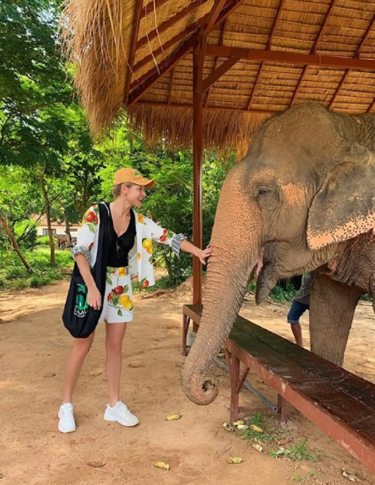 \"โล้นทองคำ\" ตำนานดาวยิงบลาซิล พา\"เซลิน่า ล็อกส์\" ภรรยาคนสวยและลูก 3 คน เที่ยวไทยฉลองปีใหม่