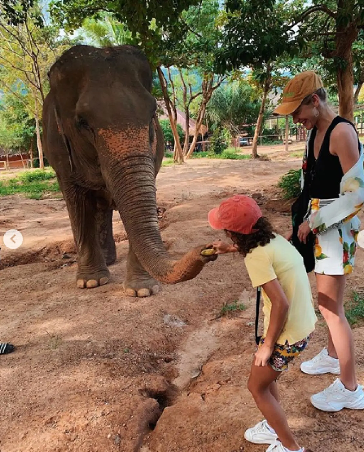 \"โล้นทองคำ\" ตำนานดาวยิงบลาซิล พา\"เซลิน่า ล็อกส์\" ภรรยาคนสวยและลูก 3 คน เที่ยวไทยฉลองปีใหม่