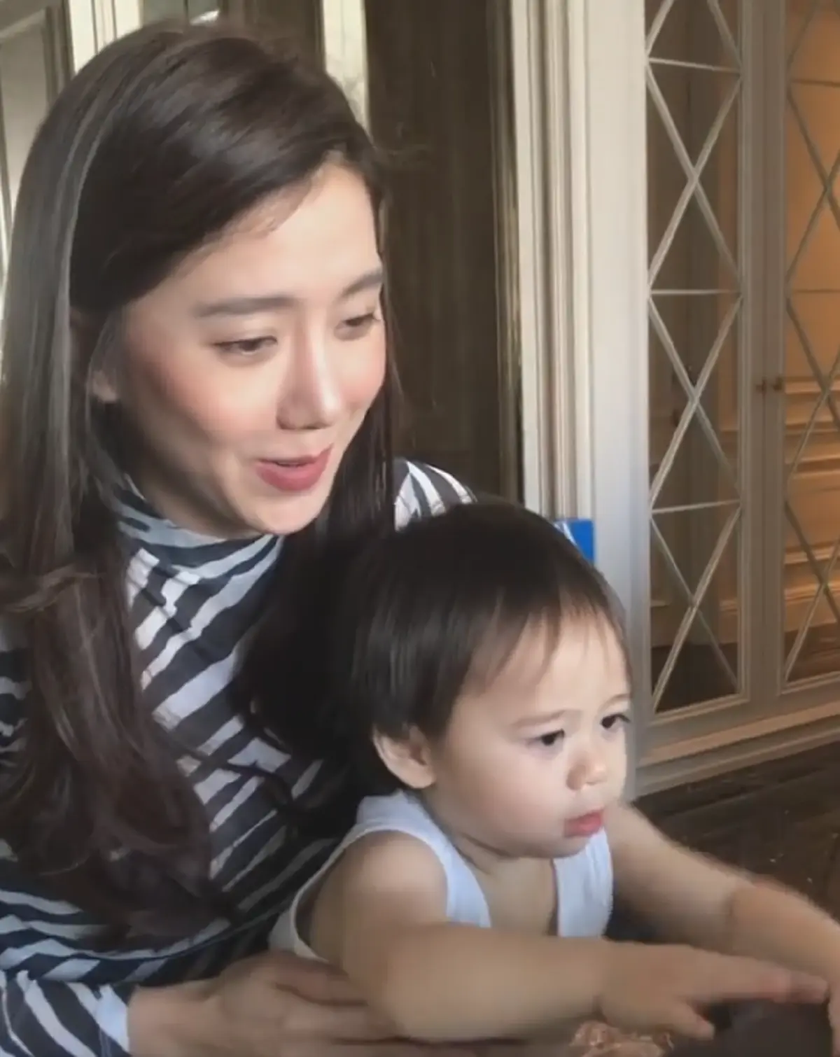 "น้าไอซ์" ใจละลาย เจอ"น้องสายฟ้า" สาดความสดใสใส่ จนยิ้มหวาน ช็อตเดียวทำหนุ่มๆทั่วประเทศต้องมนต์(คลิป)