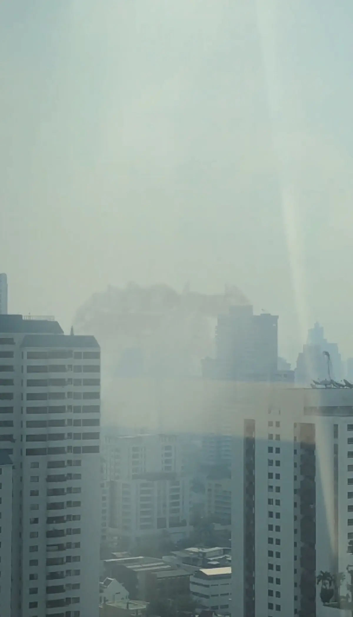หนุ่มผุดไอเดียสุดบรรเจิด ทำคลิปใส่สัตว์ประหลาดลงในฝุ่น PM2.5 (คลิป)