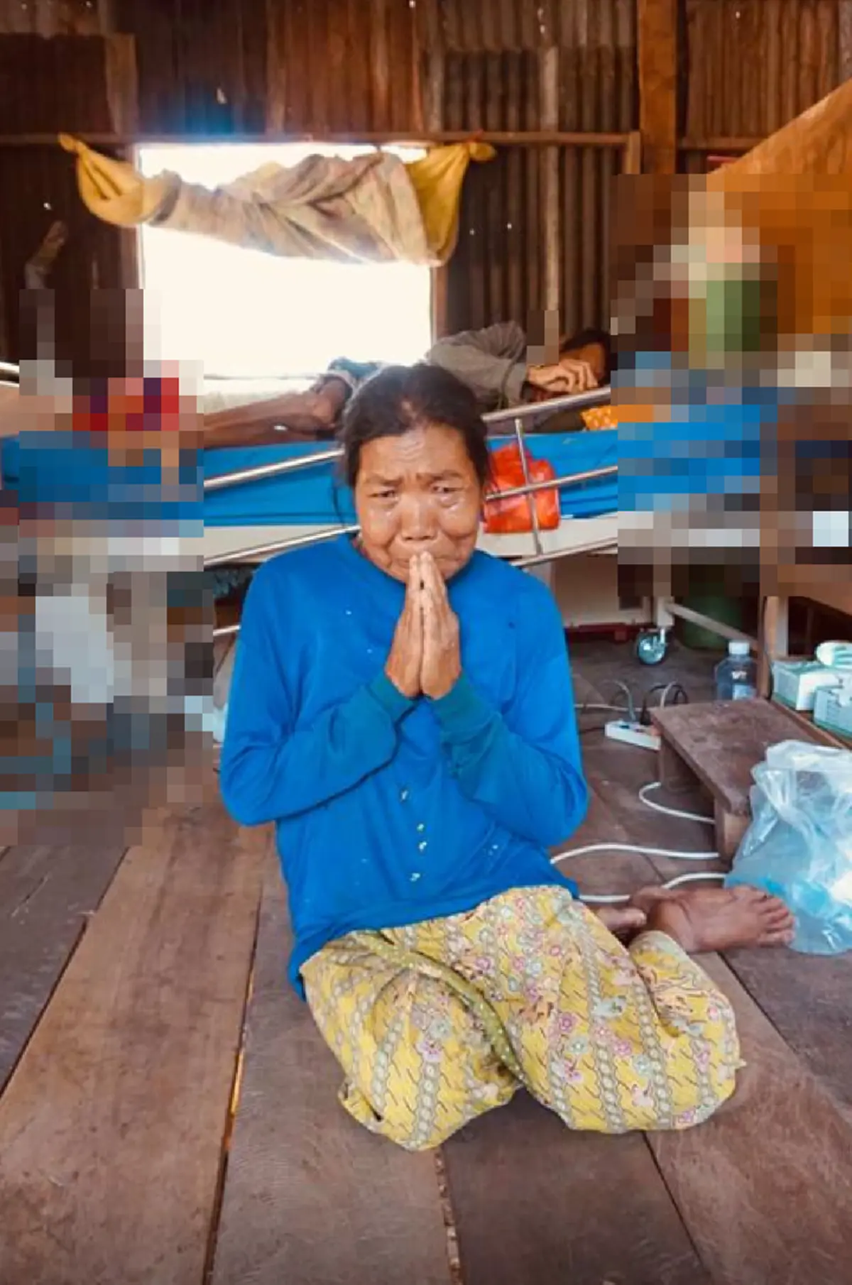 น้ำตาอาบแก้ม แม่ชรา วอนผู้ใจบุญช่วยเหลือต้องดูแล ลูก - สามี พิการ คิดย้อนหากล้มหมอนนอนเสื่อใครจะดูแลต่อ