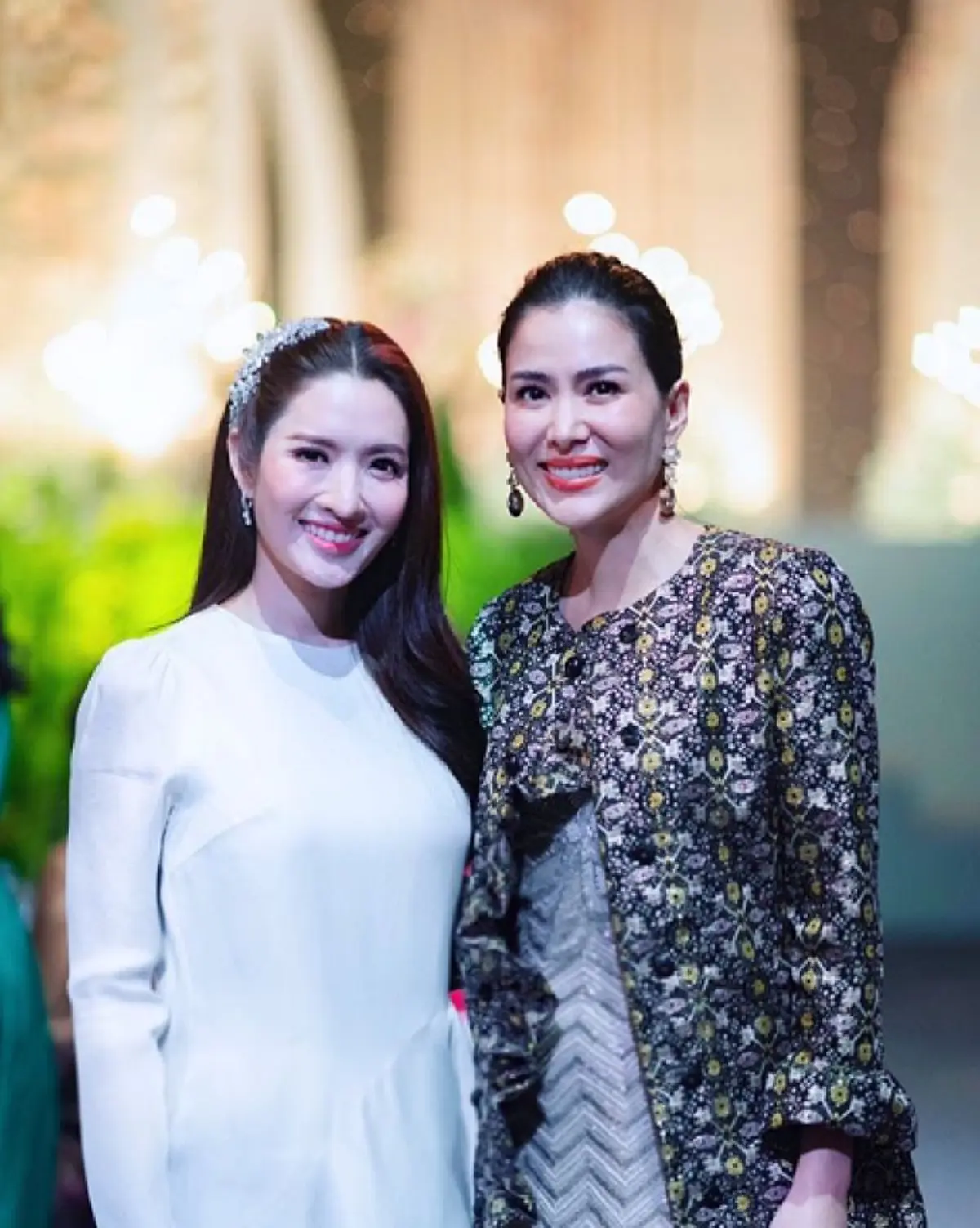 \"แอฟ ทักษอร\" สวยสะกดสายตา งานแต่ง \"บอย -  เจี๊ยบ\" ชาวเน็ตเห็นต่างกดถูกใจ(คลิป)