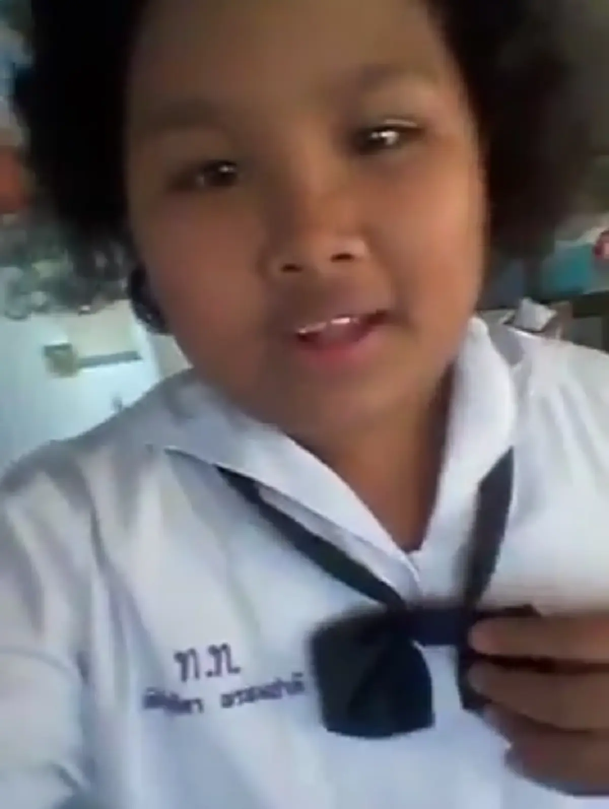 ชาวเน็ตฟังแล้วขนลุก เด็กหญิงโชว์พลังเสียง เป็นของขวัญวันเกิดตัวเอง เอ่ยคำแรกต้องยกนิ้วให้(คลิป)