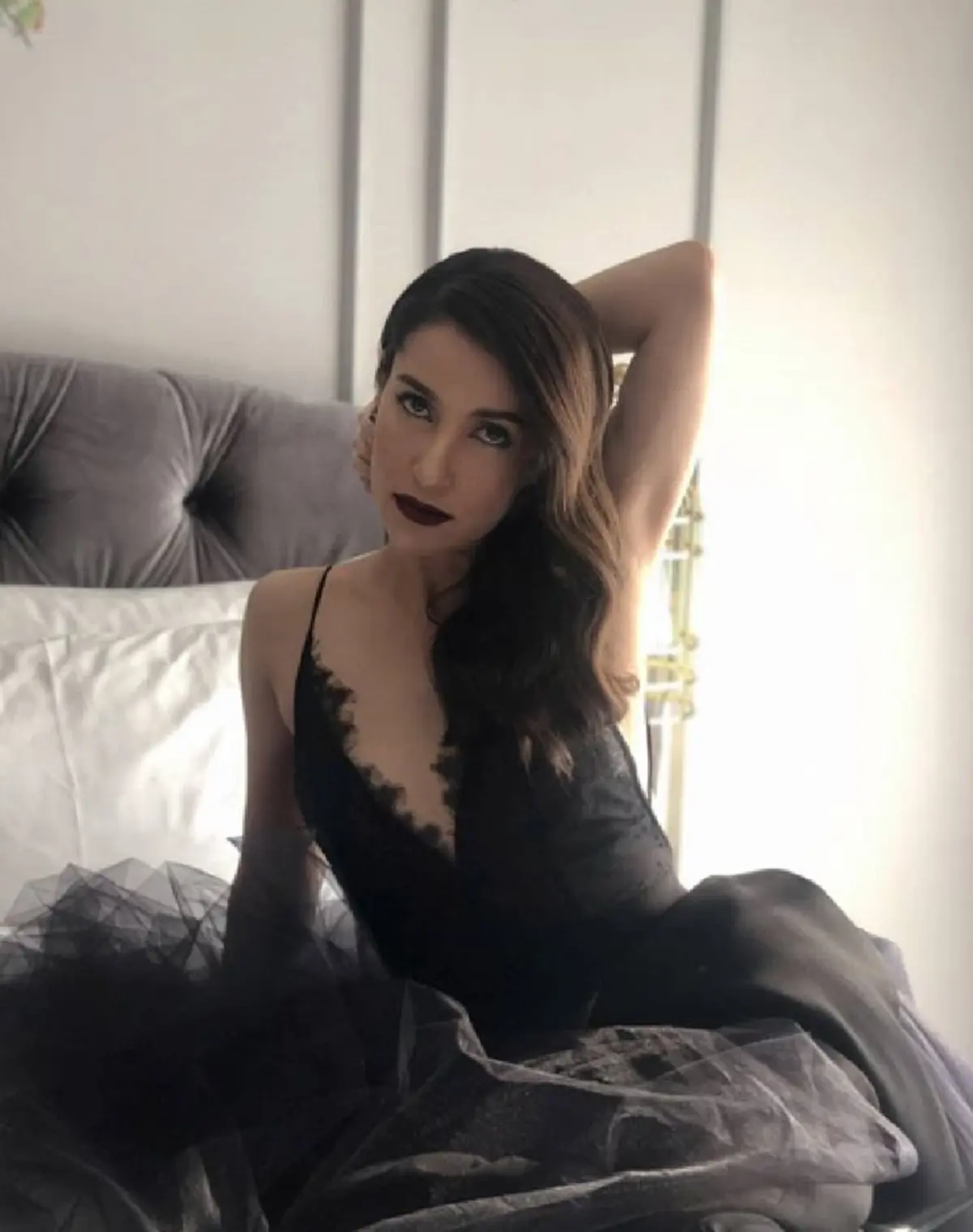 "แอน ทองประสม" เปลี่ยนลุคเป็นสาวแซบ ในชุดเดรสสีดำแหวกสวยสุดๆ(คลิป)