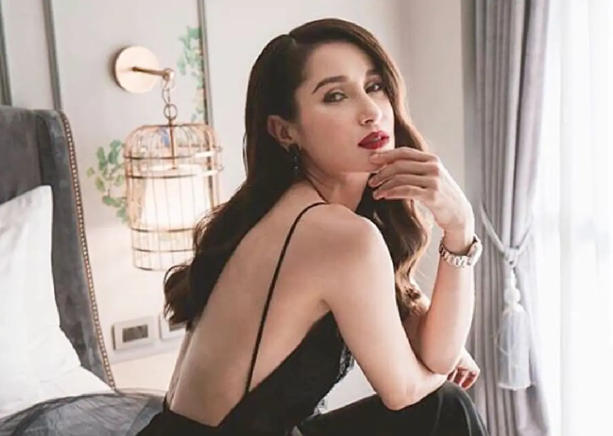 "แอน ทองประสม" เปลี่ยนลุคเป็นสาวแซบ ในชุดเดรสสีดำแหวกสวยสุดๆ(คลิป)