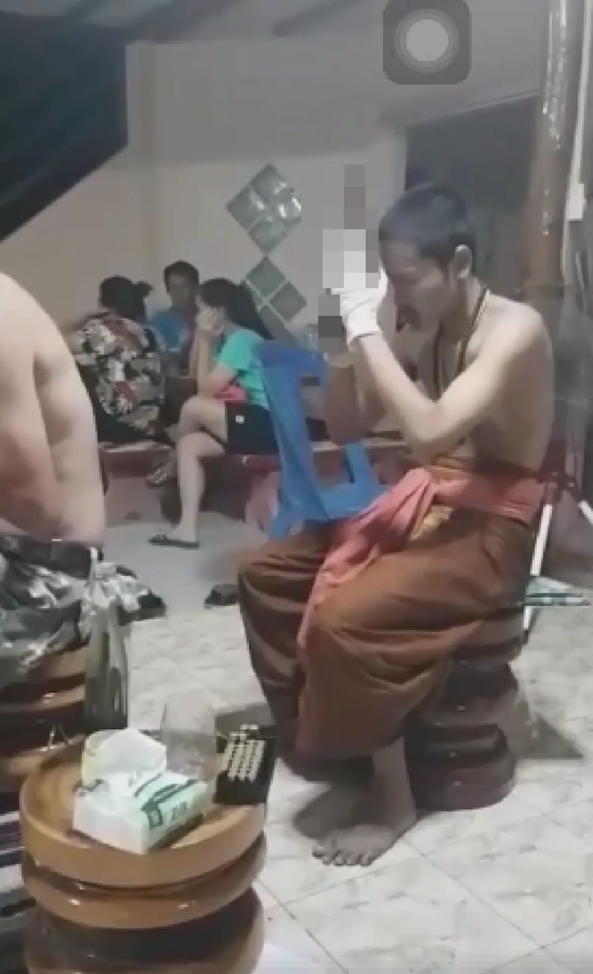 หนุ่มลองของทำพิธีหนังเหนียว ยิงครั้งเดียวไร้บาดแผล ทำเพจดังโผล่ตั้งข้อสงสัย(คลิป)