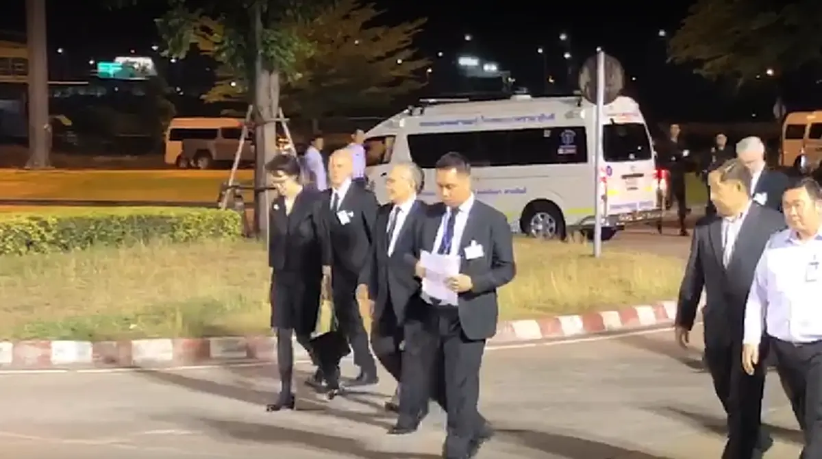 รับร่าง "ทูตวีรชัย พลาศรัย" กลับสู่มาตุภูมิอย่างสมเกียรติ (คลิป)