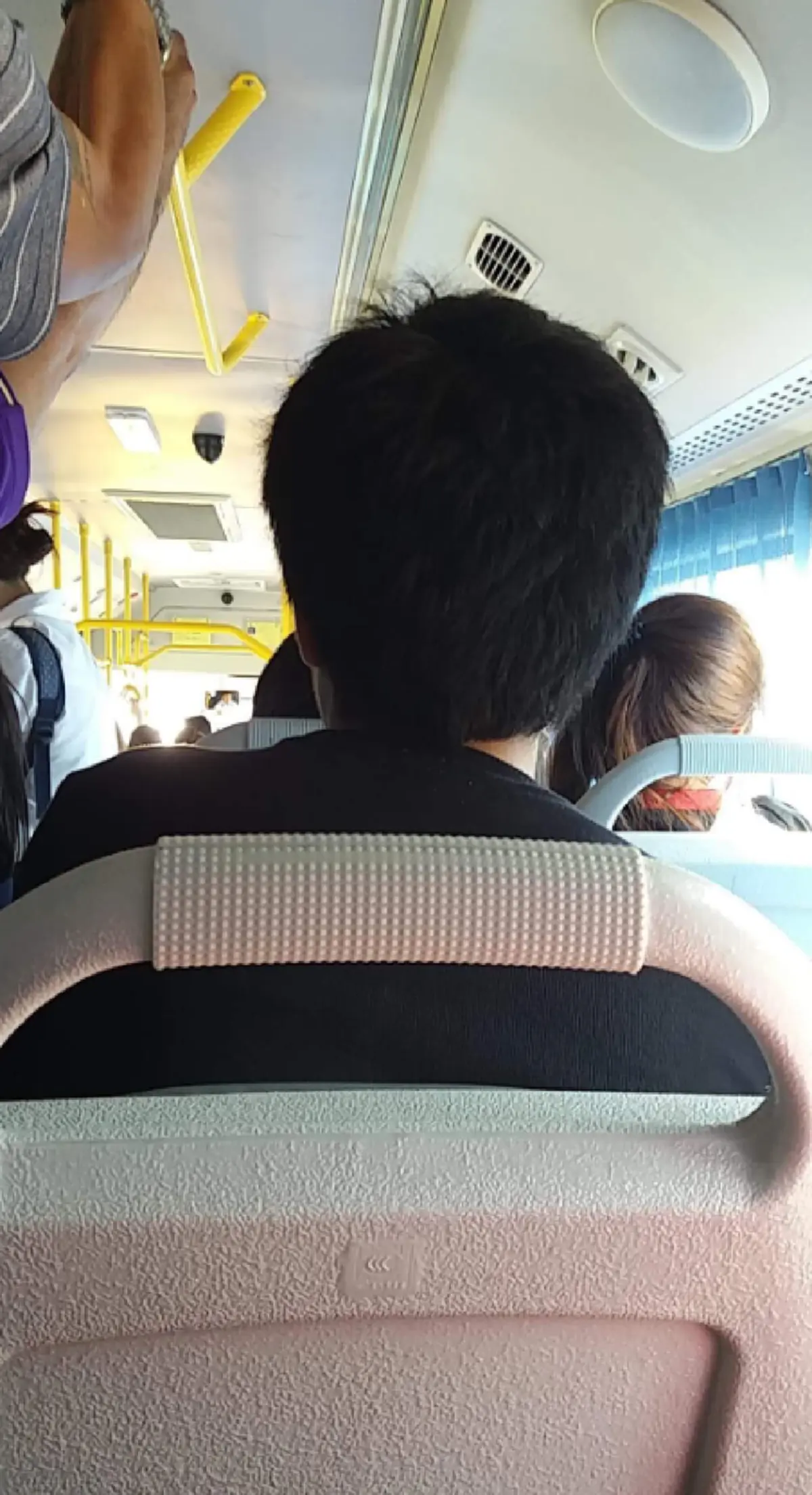 สาวเจอชายทำพฤติกรรมแปลกๆ เดินตาม มายืนใกล้ๆ แถมยื่นหน้ามาดม