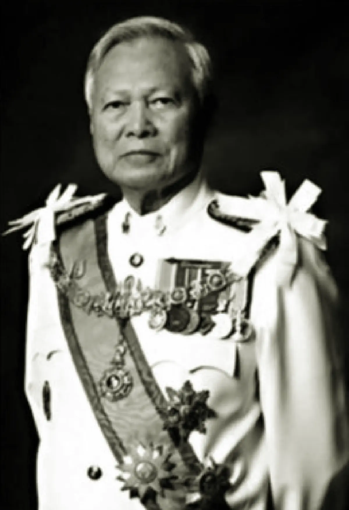 ร.10  ทรงโทมนัส โปรดเกล้าฯ ไว้ทุกข์ 21 วัน พล.อ.เปรม พร้อมเสด็จฯคู่ พระราชินี บำเพ็ญพระราชกุศลครบ 7 วัน  2 มิ.ย. นี้