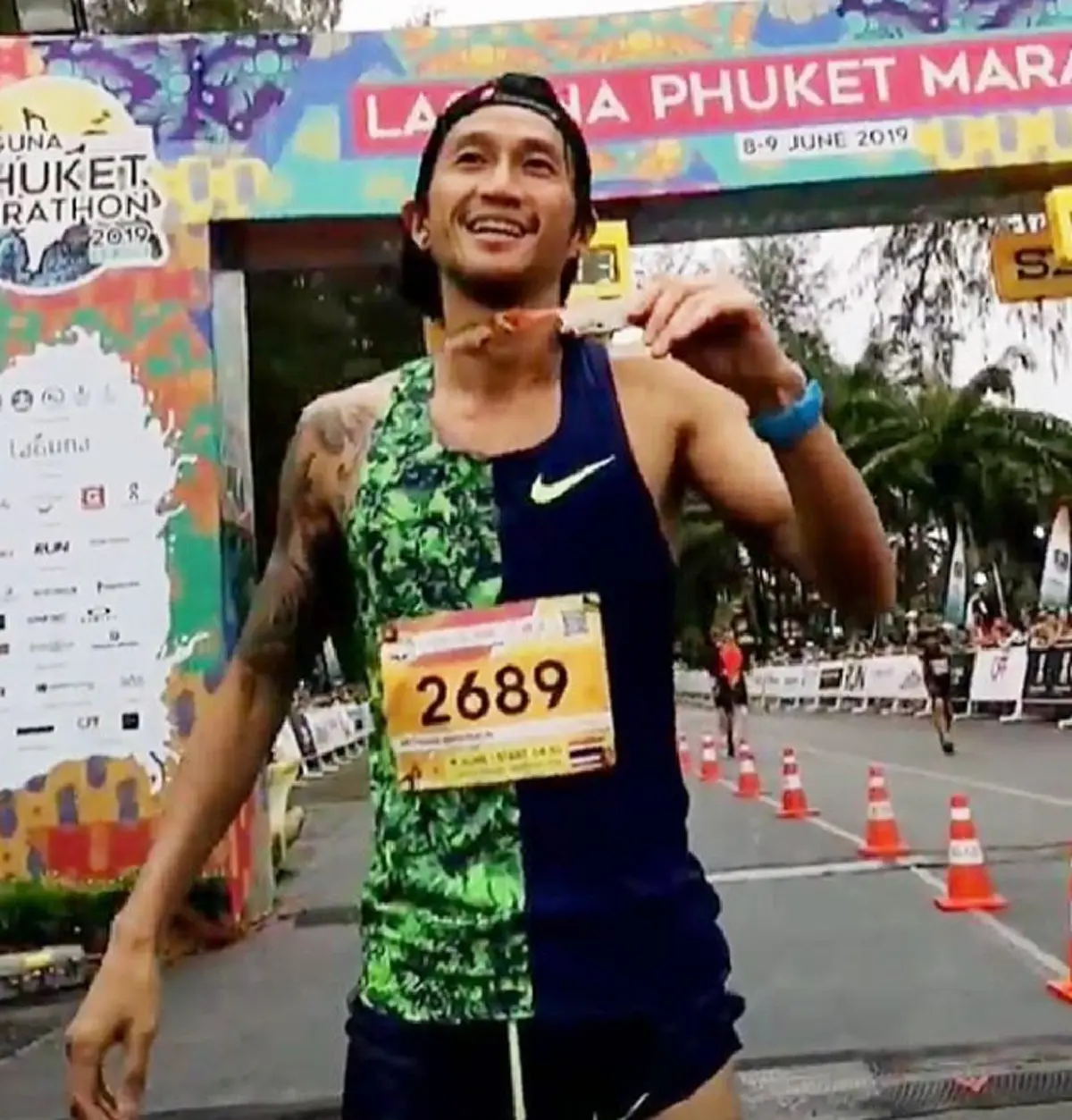 \"ตูน บอดี้สแลม\" ยันเป็นคนมีอาชีพ-มีรายได้ ไม่ได้เอาเงินบริจาคไปดูบอลที่เมืองนอก