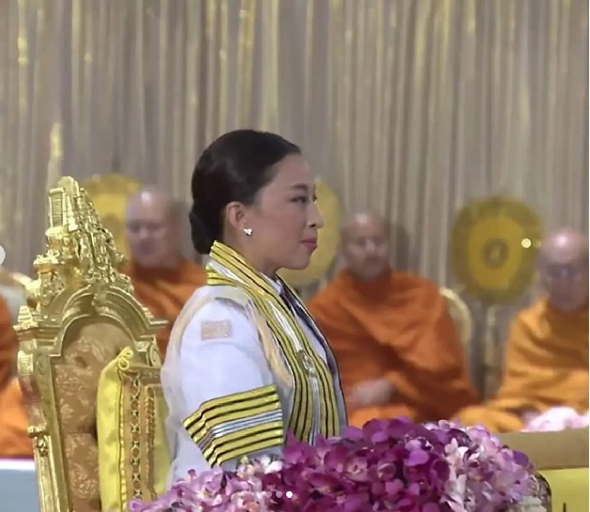 เจ้าฟ้าพัชรกิติยาภาฯ พระราชทานปริญญาบัตรเป็นครั้งแรก ทรงแย้มพระสรวลตลอดเวลา