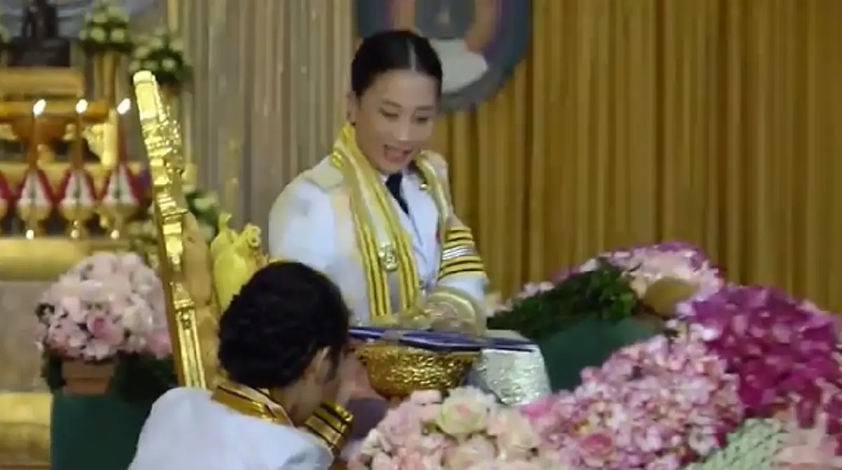 เจ้าฟ้าพัชรกิติยาภาฯ พระราชทานปริญญาบัตรเป็นครั้งแรก ทรงแย้มพระสรวลตลอดเวลา