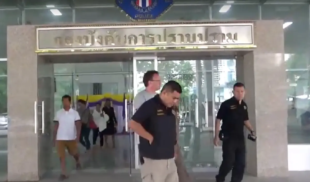 เจ้าหน้าที่คุมตัว หนุ่มอิตาลี อ้างเป็น จอร์จ คลูนีย์ ส่งอัยการฯ(คลิป)