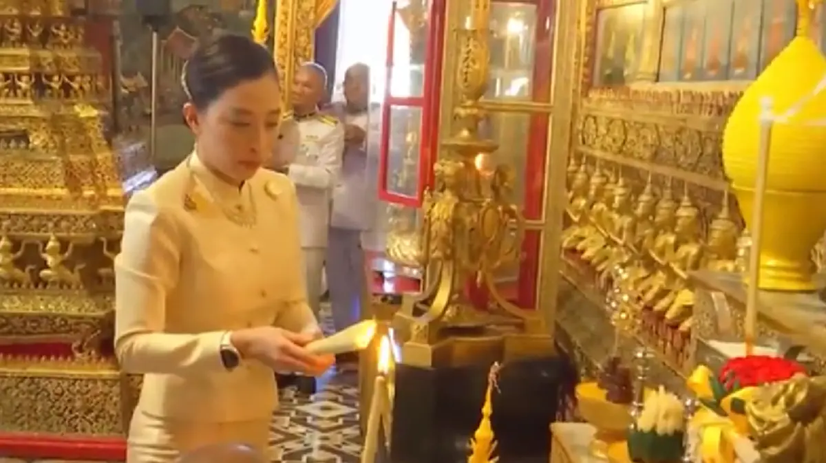 เจ้าฟ้าพัชรกิติยาภา เสด็จพร้อมด้วยเจ้าฟ้าสิริวัณณวรี ทรงบำเพ็ญพระราชกุศล เนื่องในวันอาสาฬหบูชา