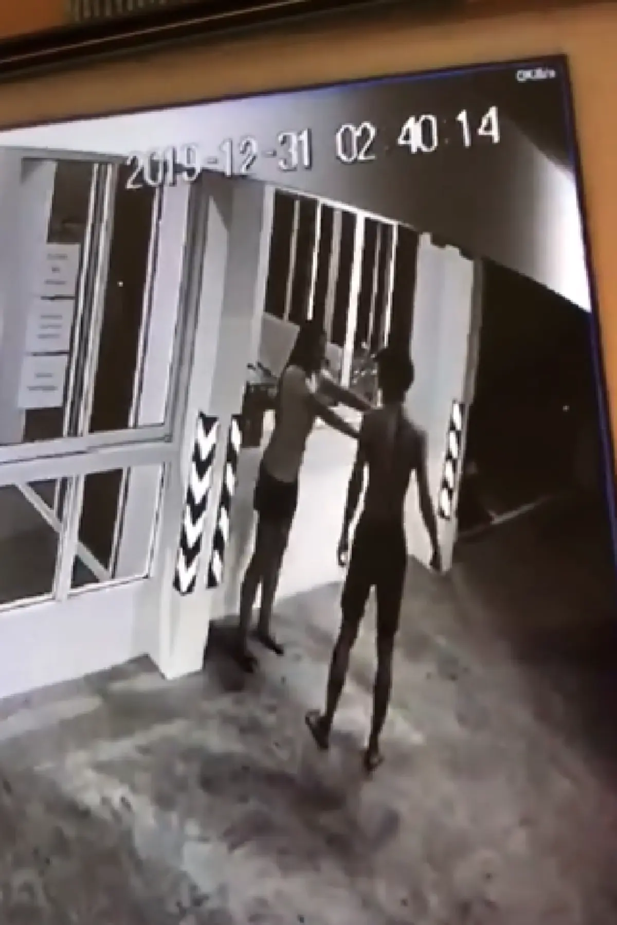 สาวเหลือทน แฟนหนุ่มทำร้ายร่างกาย ไหว้แล้วยังไม่หยุด