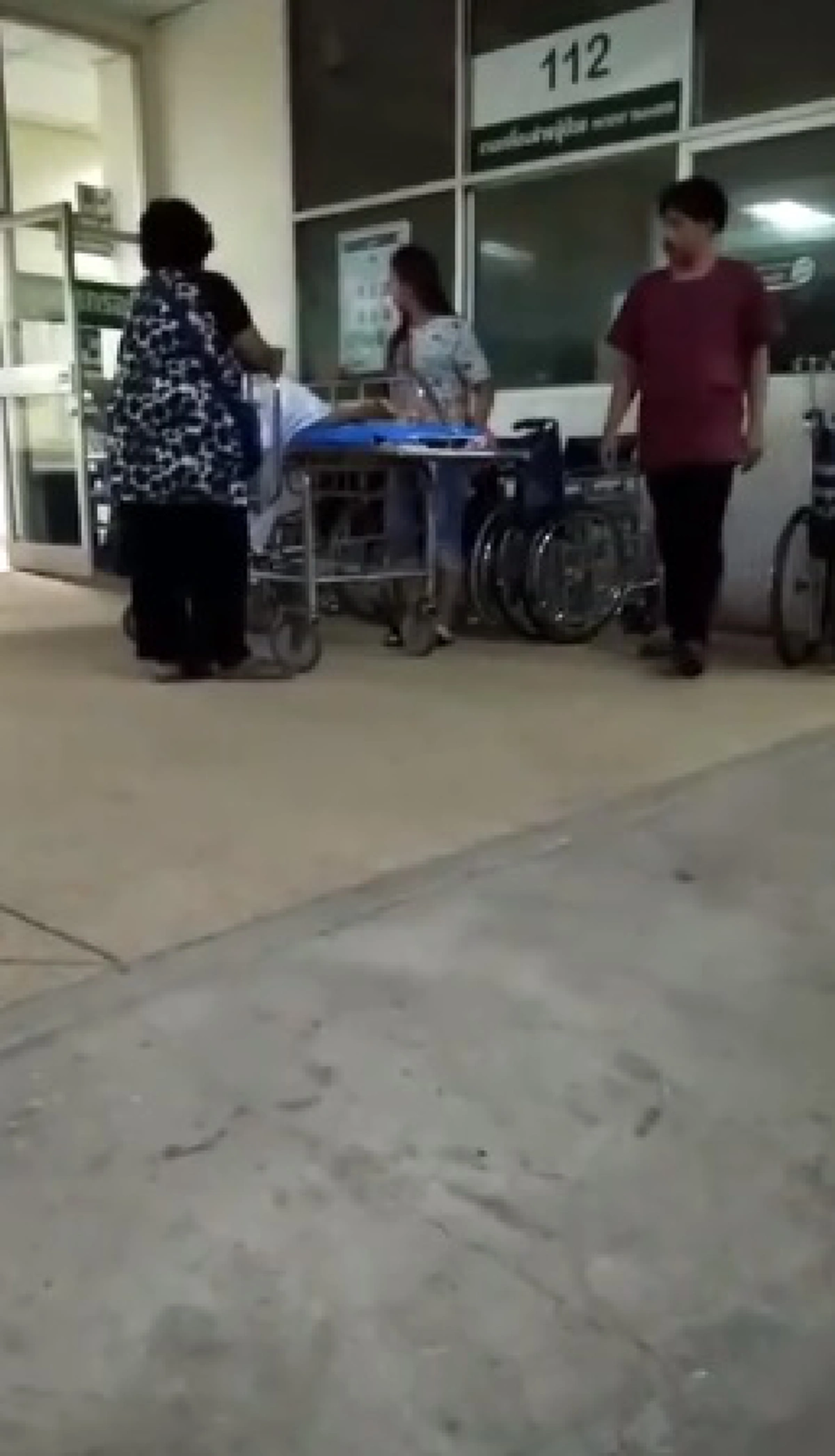 สาวพาแม่มาหาหมอ กลับโดนพยาบาลไล่ ให้ไปใช้สิทธิบัตรทองที่อื่น