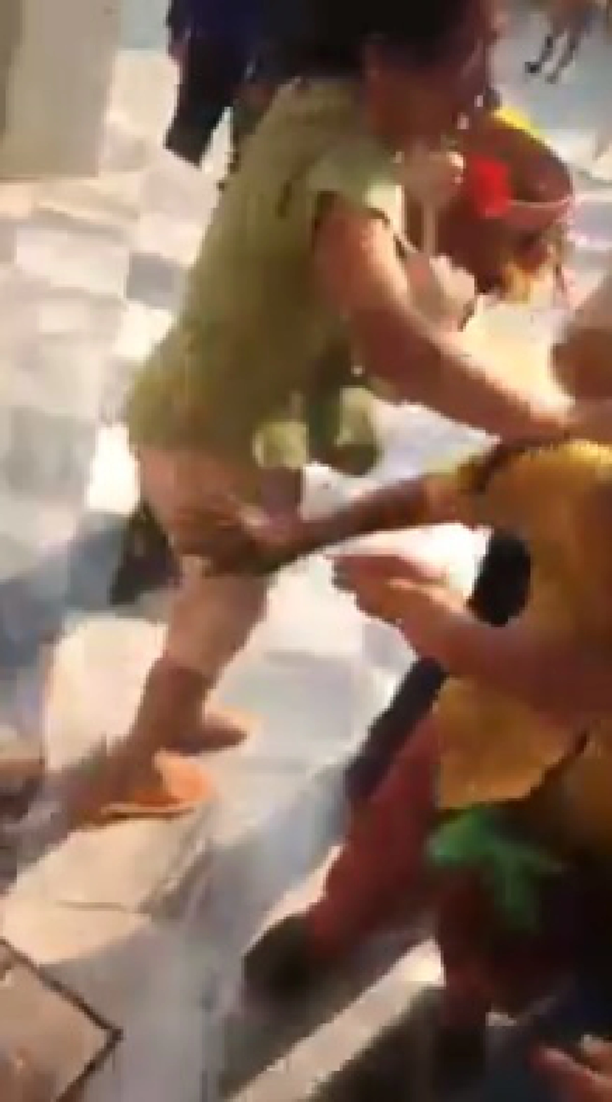 สาวเสื้อเขียว แอบหยิบซองเงินจากแม่นาค กลางงานบวช