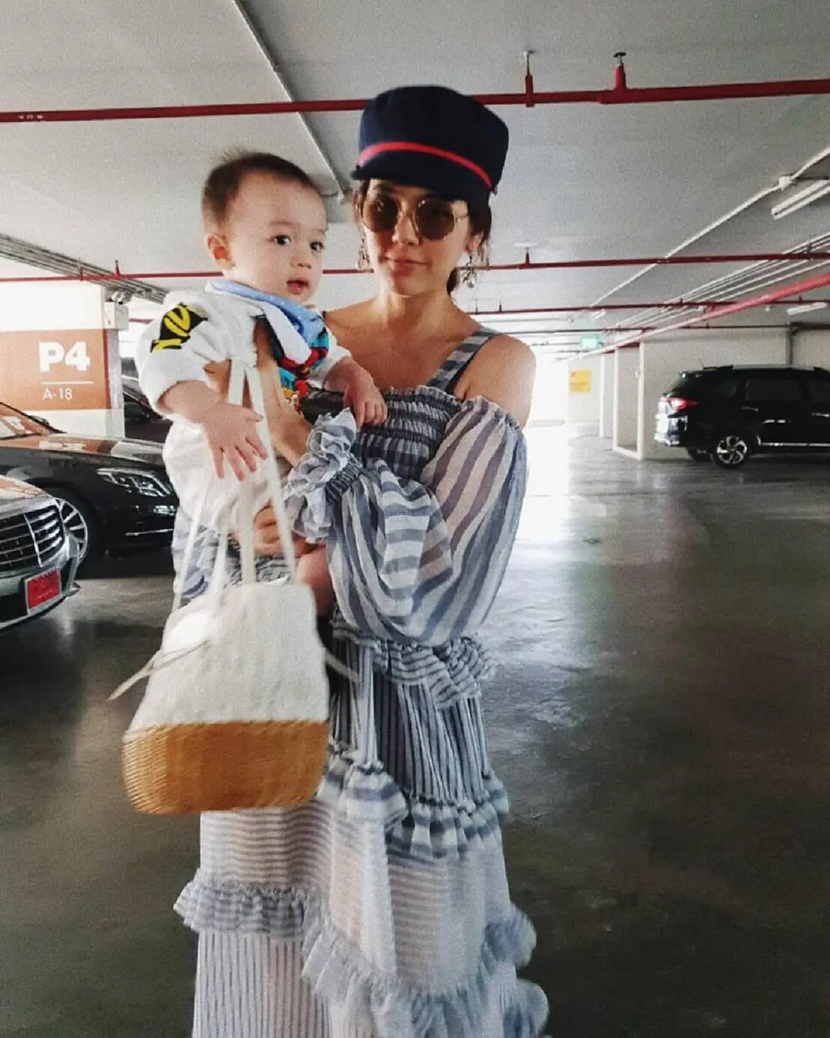 ได้แม่มาเต็มๆ!! เปิดพัฒนาการล่าสุด "สายฟ้า-พายุ" โชว์ปีนป่ายขึ้นของเล่นในวัย 10 เดือน น่าเอ็นดูสุดๆ (ชมคลิป)