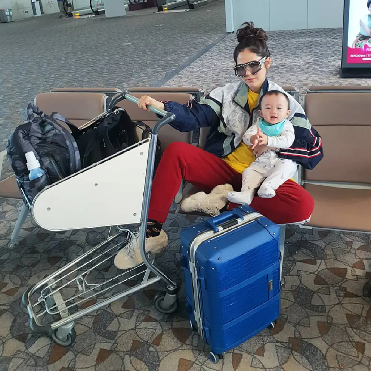 ได้แม่มาเต็มๆ!! เปิดพัฒนาการล่าสุด "สายฟ้า-พายุ" โชว์ปีนป่ายขึ้นของเล่นในวัย 10 เดือน น่าเอ็นดูสุดๆ (ชมคลิป)