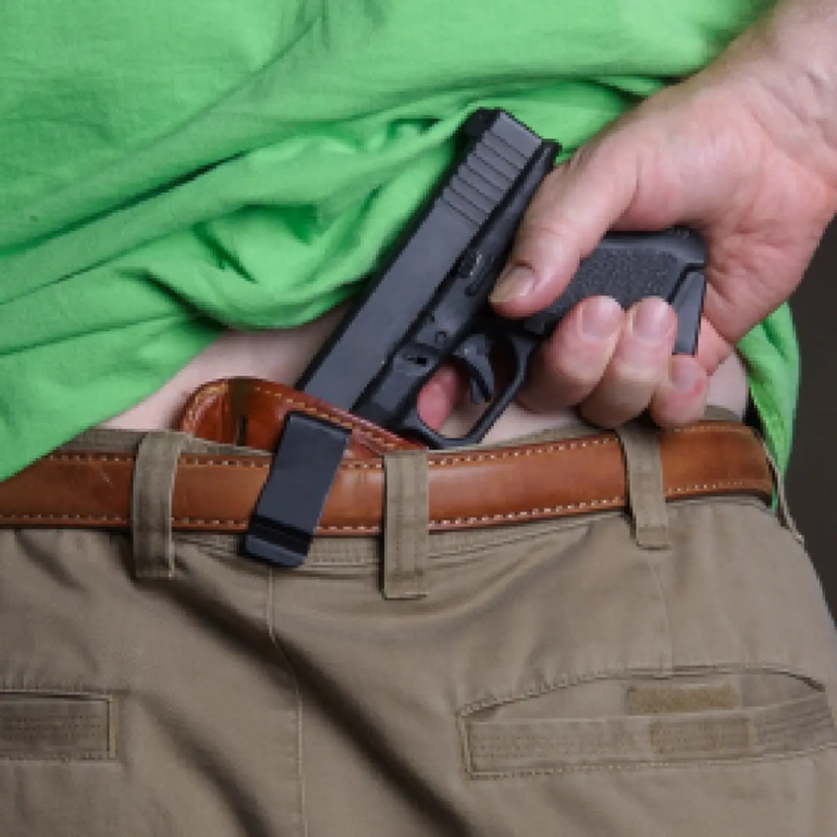 รู้ไว้ไม่เสียหลาย !! เปิดข้อกฏหมายการพกพาอาวุธปืน ต้องปฏิบัติอย่างไร...ก่อนติดคุกติดตารางแบบไม่รู้ตัว !! (รายละเอียด)