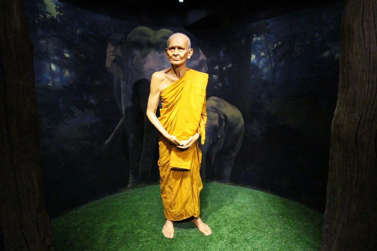 อานุภาพเหนืออื่นใด..สุดยอดมีดหมอ อันดับ ๑ ฟ้าเมืองไทย "หลวงพ่อเดิม"  อิทธิฤทธิ์ ๑๐๘ ประการ สะกดได้ ทั้งจระเข้ดุและผีทั้งหลาย..